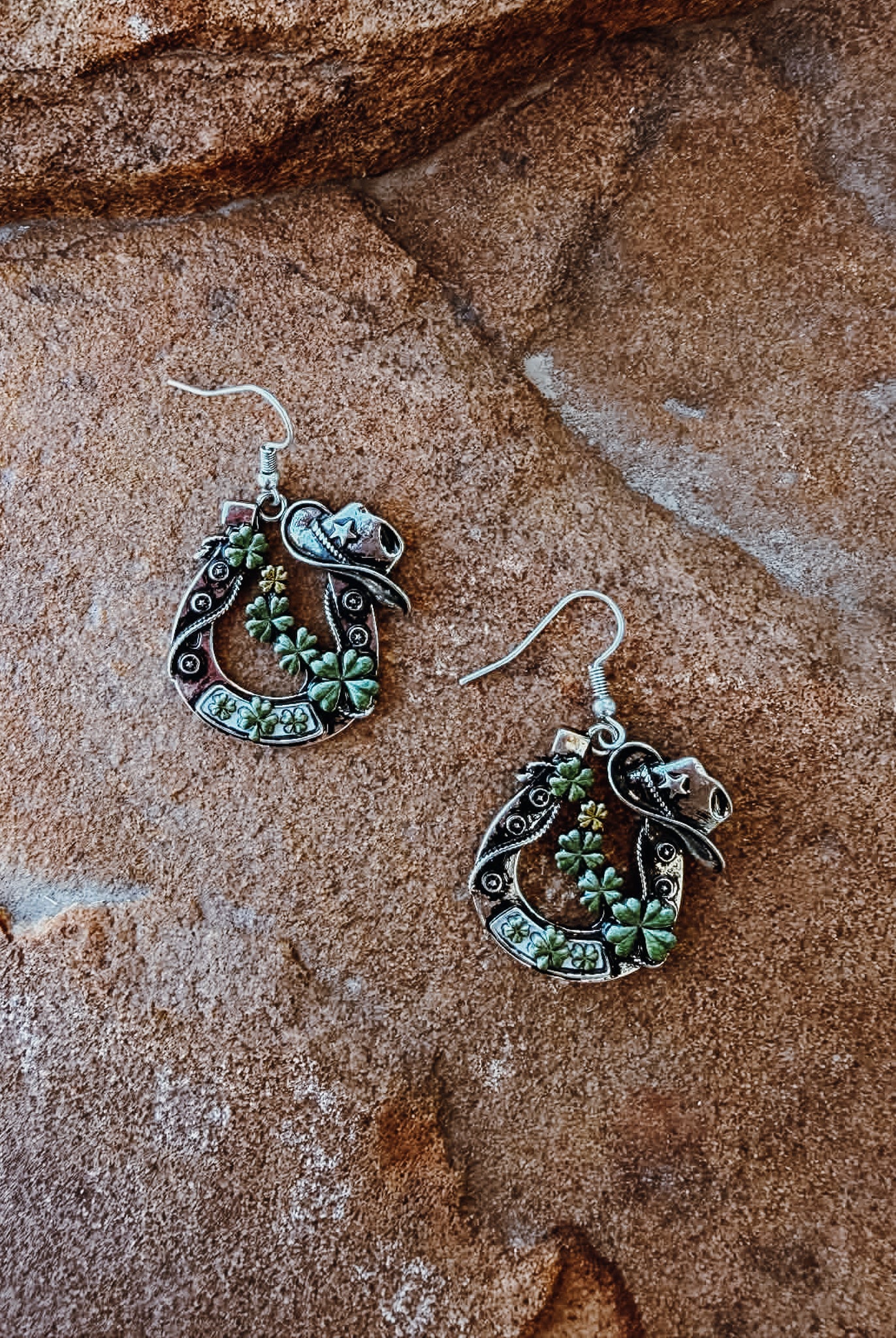 Clover Horse Shoe Dangle Earring Earrings Blue Tortoise