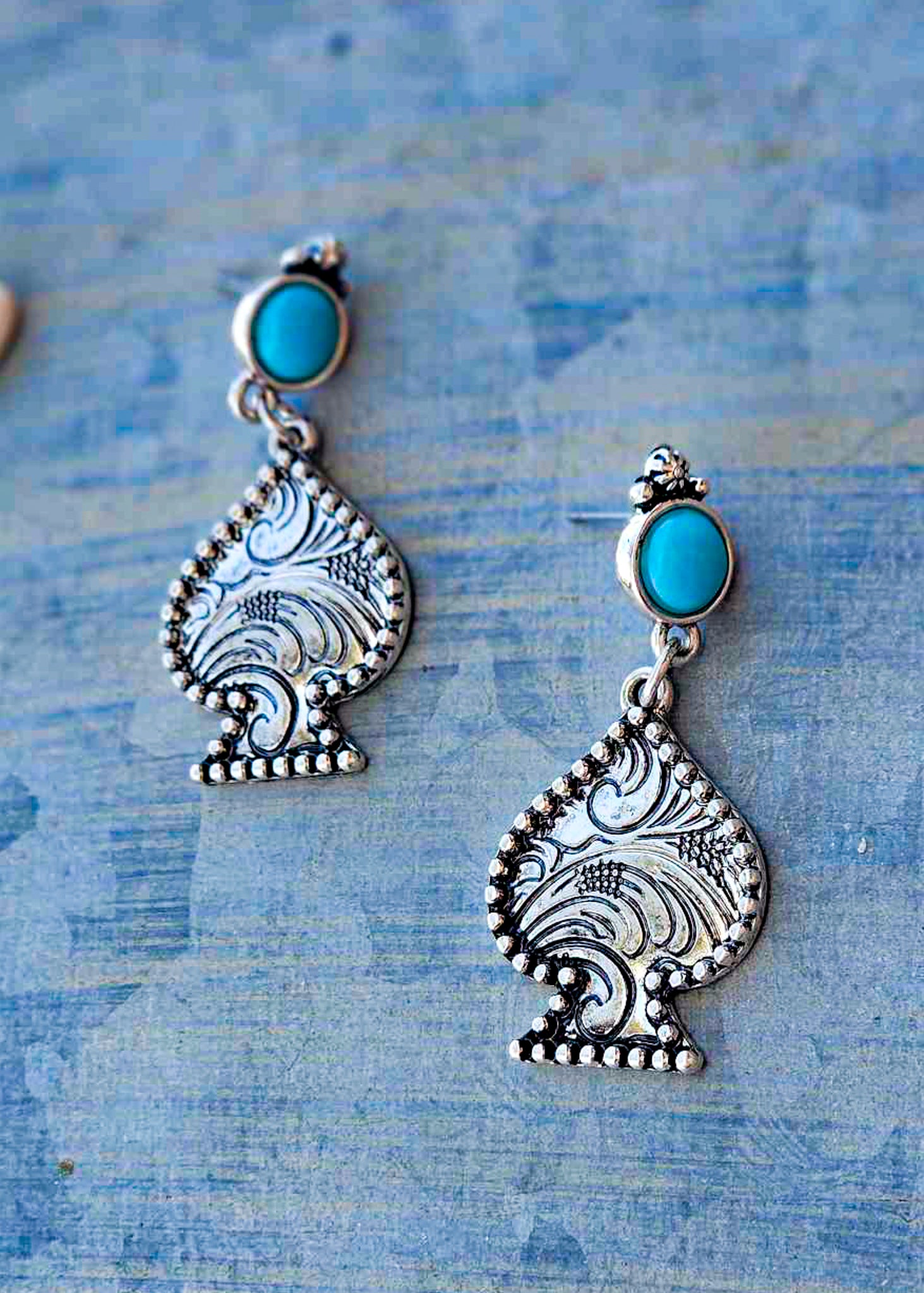 Spade Engraved Stud Earrings Earrings Blue Tortoise