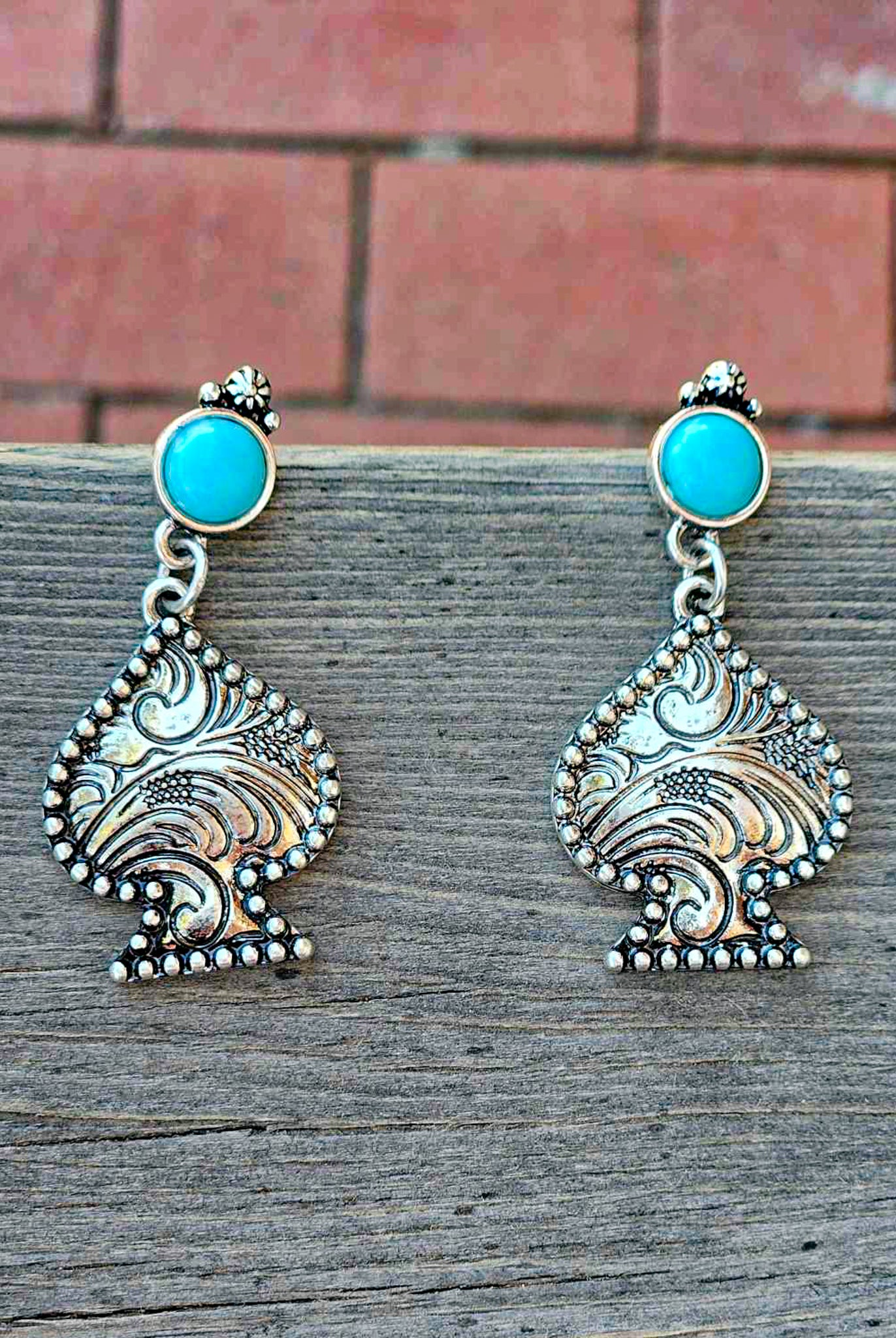 Spade Engraved Stud Earrings Earrings Blue Tortoise