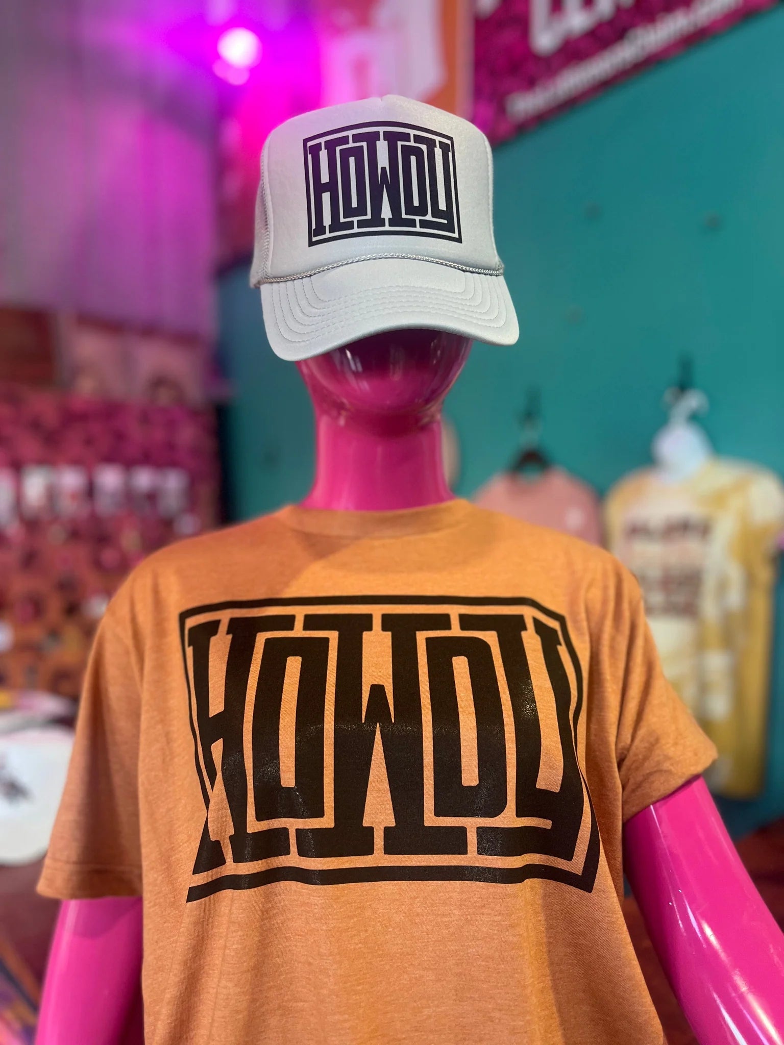 Serif Howdy Tee graphic tee - dropship thelattimoreclaim