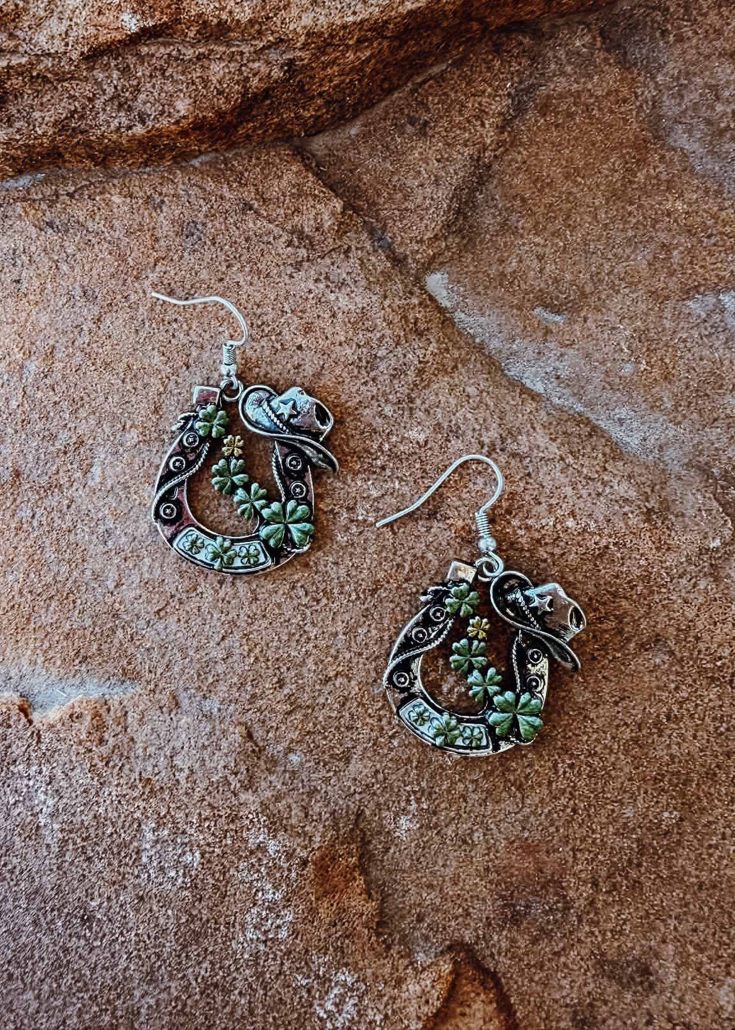 Clover Horse Shoe Dangle Earring Earrings Blue Tortoise