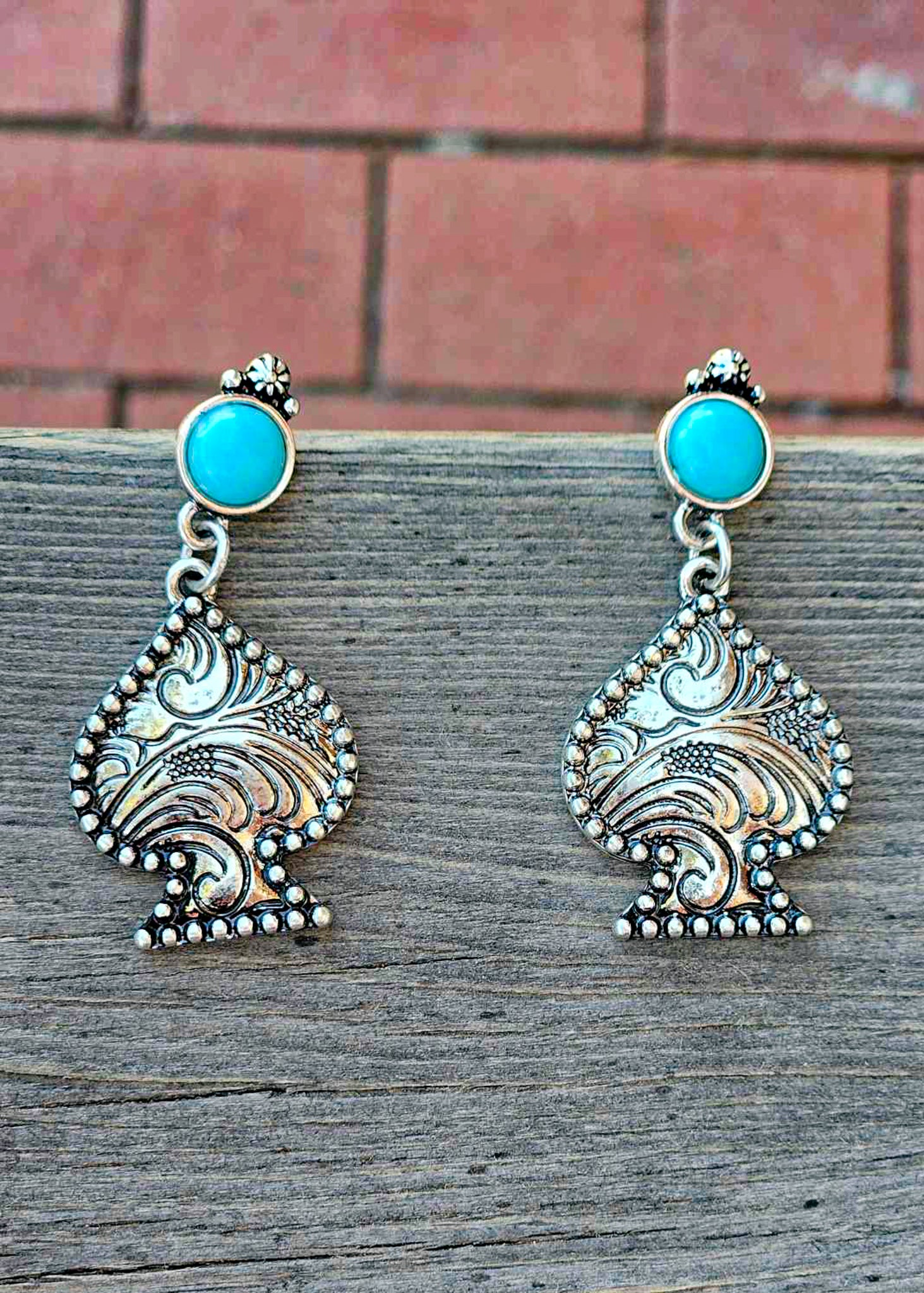 Spade Engraved Stud Earrings Earrings Blue Tortoise